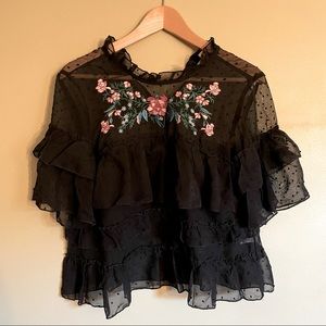 2 for $15🔥Romantic embroidered blouse size M